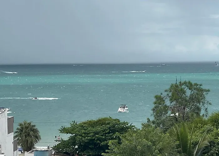 LINDO, apartamento praia da enseada Ubatuba, 100 mts da praia
